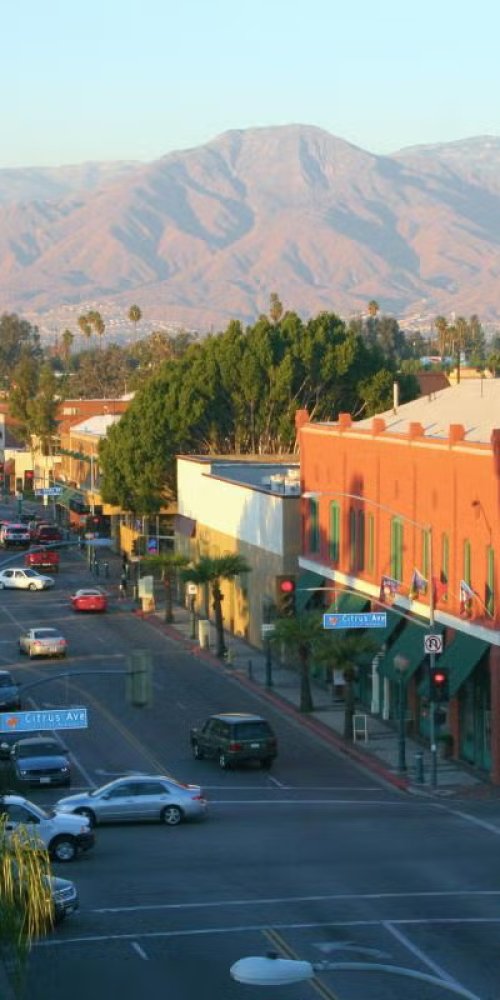 Scenic road around Redlands, CA, US