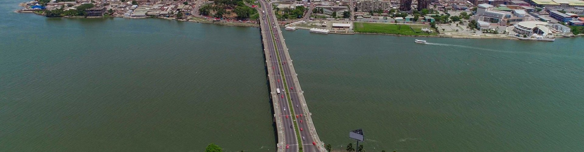 Road trip scene near Abidjan, CI