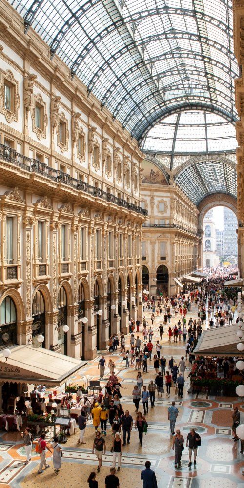 Scenic drive near Milan, IT