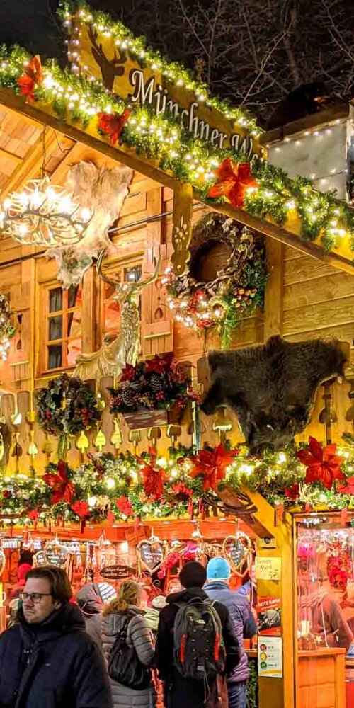 Scenic road near Munich, DE