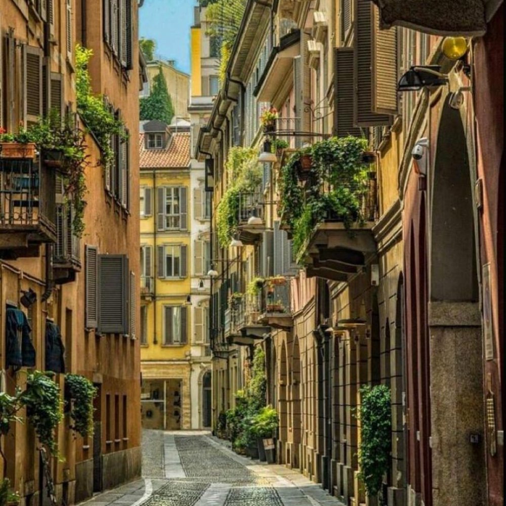 Master Your Road Trip Around Milan, IT: Routes, Tips & Hidden Gems